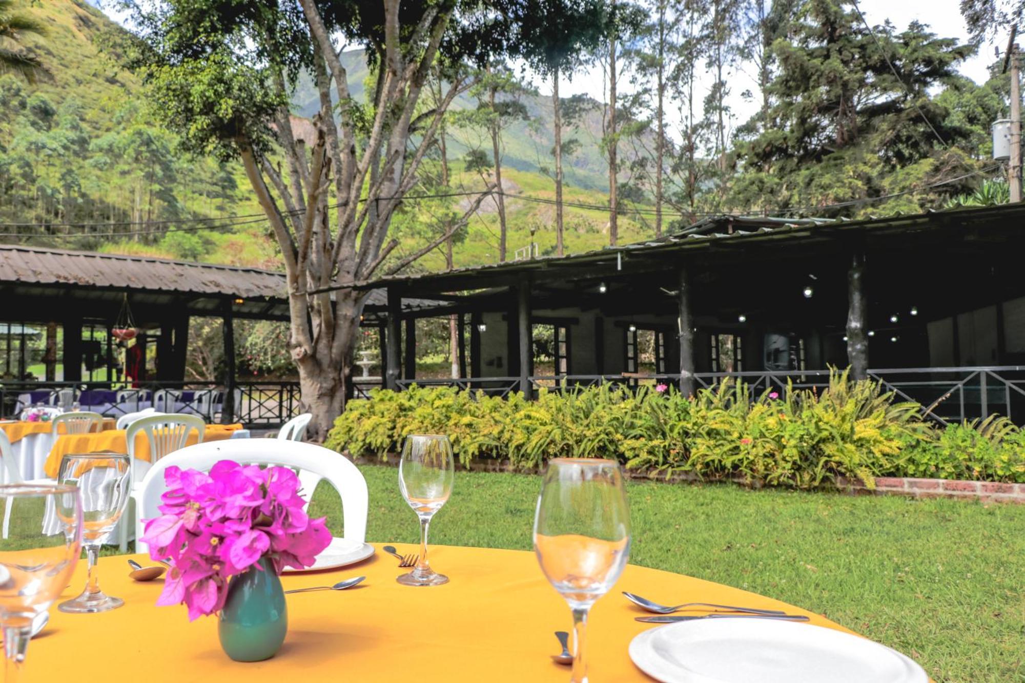Hosteria La Eterna Primavera Huigra ภายนอก รูปภาพ