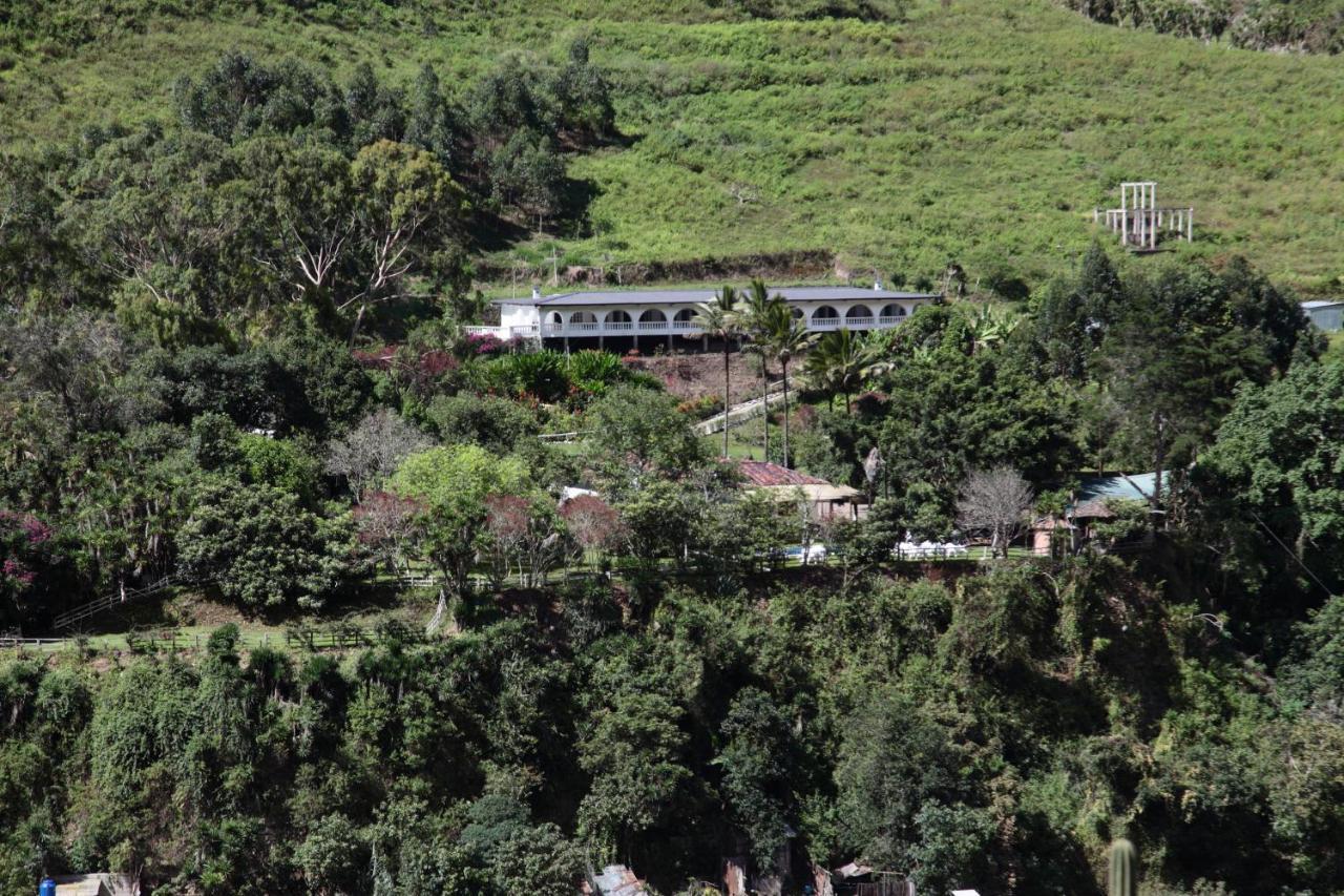 Hosteria La Eterna Primavera Huigra ภายนอก รูปภาพ